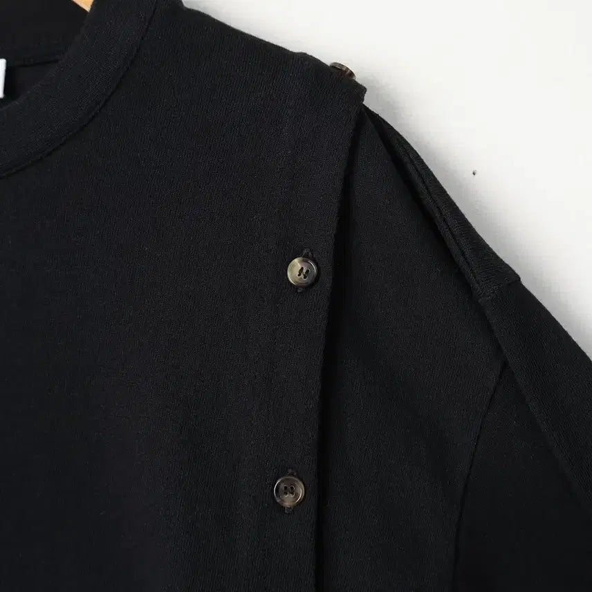 [BUNJANG] JW Anderson 2-Way Sleeve Button T-Shirt (Black, Size M) / 66/JW앤더슨 2WAY 슬리브버튼 티셔츠