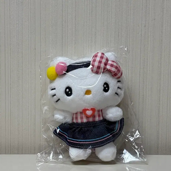 [BUNJANG] Sanrio Hello Kitty Gingham Denim Mascot Keychain Doll Bag Charm / 2025 산리오 정품 헬로키티 깅엄 데님 마스코트 키홀더 인형 키링 백참