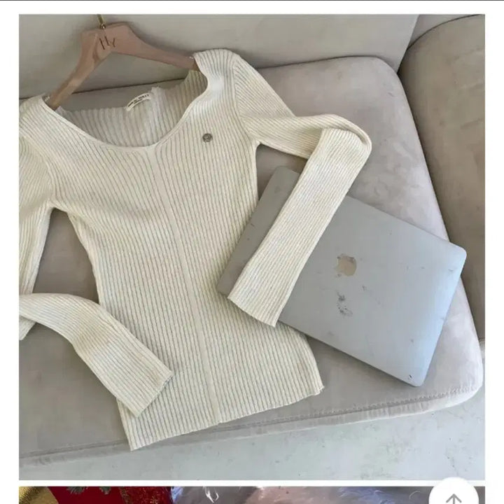 [BUNJANG] HOLY MADE Nudy V-Neck Slim Fit Knit Top / 에이블리 홀리 made 누디 브이넥 슬림핏