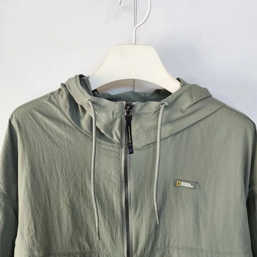 [BUNJANG] National Geographic Hooded Windbreaker Jacket Khaki / 내셔널지오그래픽 후드 바람막이 자켓 카키