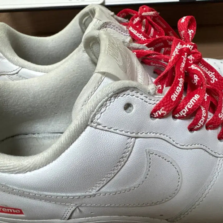 [BUNJANG] Nike Air Force 1 x Supreme White Sneakers / 나이키 에어포스1 x 슈프림 화이트