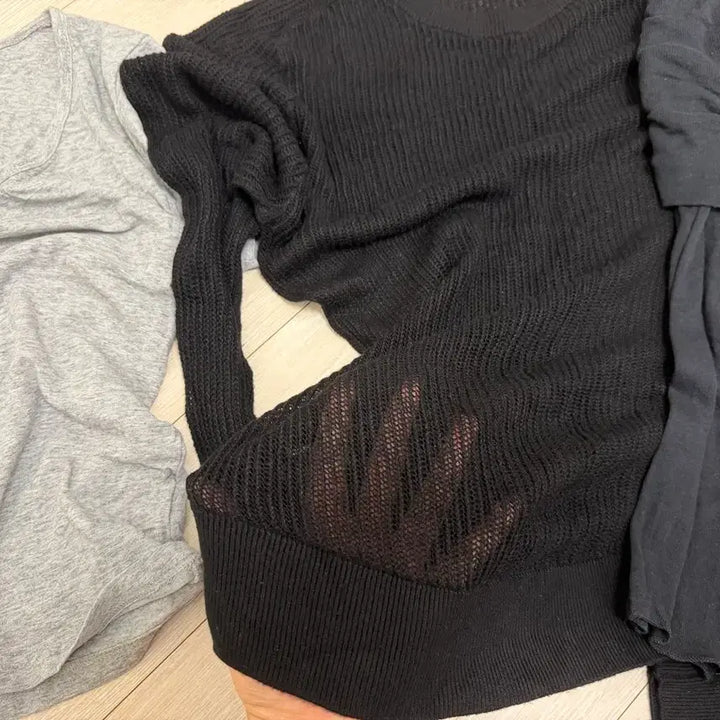 [BUNJANG] Zara x Larum Top Bundle (T-shirt, Mesh Long Sleeve, Off-shoulder) / 자라 라룸 상의 3개 (반팔/그물망사티/오프숄더) 옷장정리 에이블리