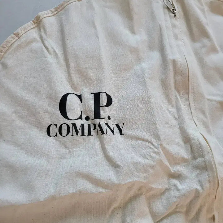 [BUNJANG] CP Company Premium Garment Bag / CP Company의 감성을 완성하는 마지막 조각, 프리미엄 가먼트 백