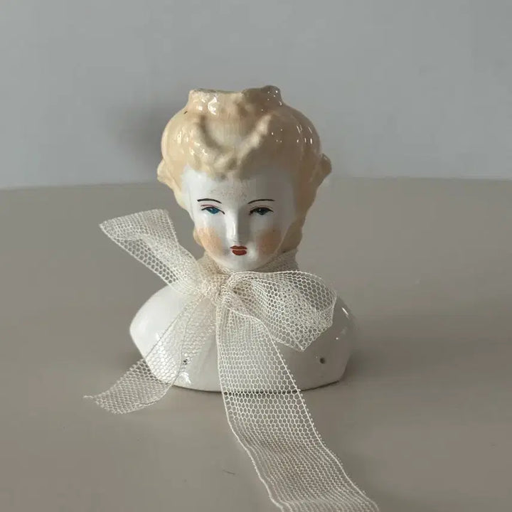 [BUNJANG] Vintage Porcelain Head Doll with Ribbon / 빈티지 포세린 헤드돌