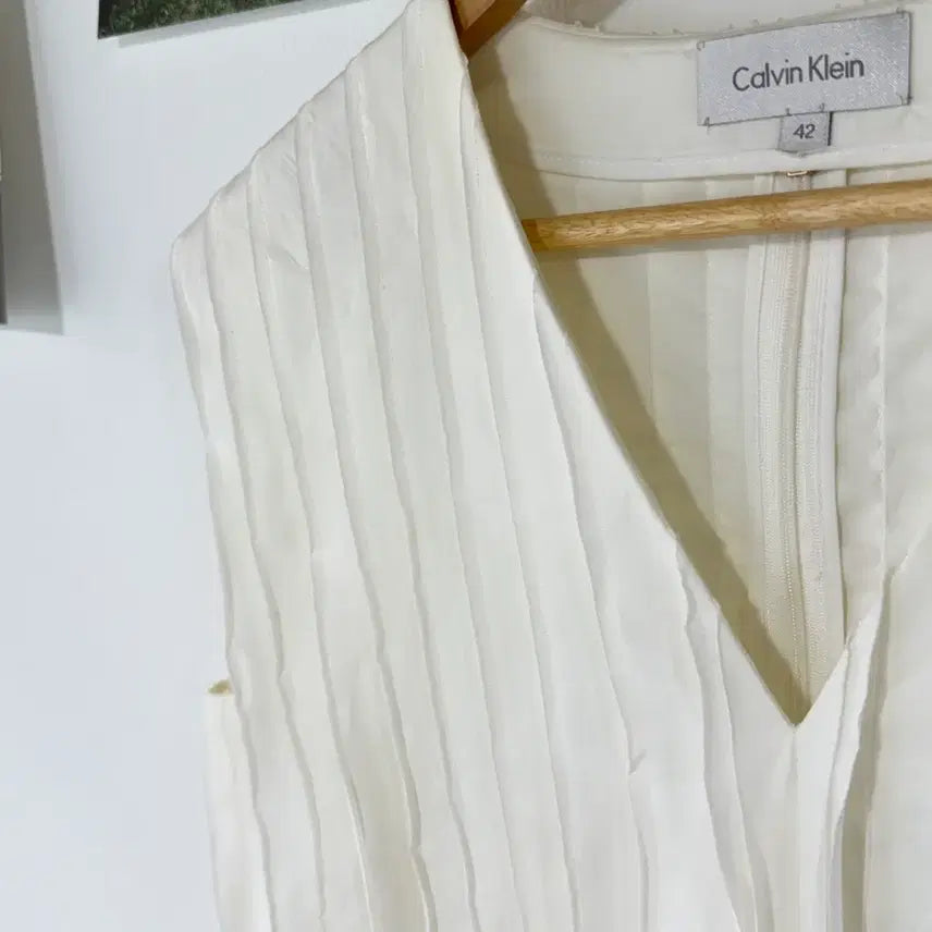 [BUNJANG] Calvin Klein Pleated Sleeveless Top / [택포] [42] CK 캘빈클라인 플리츠 슬리브리스 탑