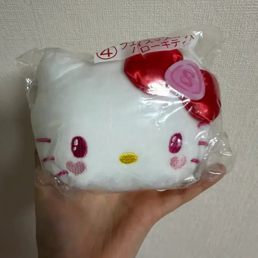 [BUNJANG] Sanrio Sakuma x Hello Kitty Collaboration Keychain Doll / 산리오 사쿠마 쿠지 키티키링인형