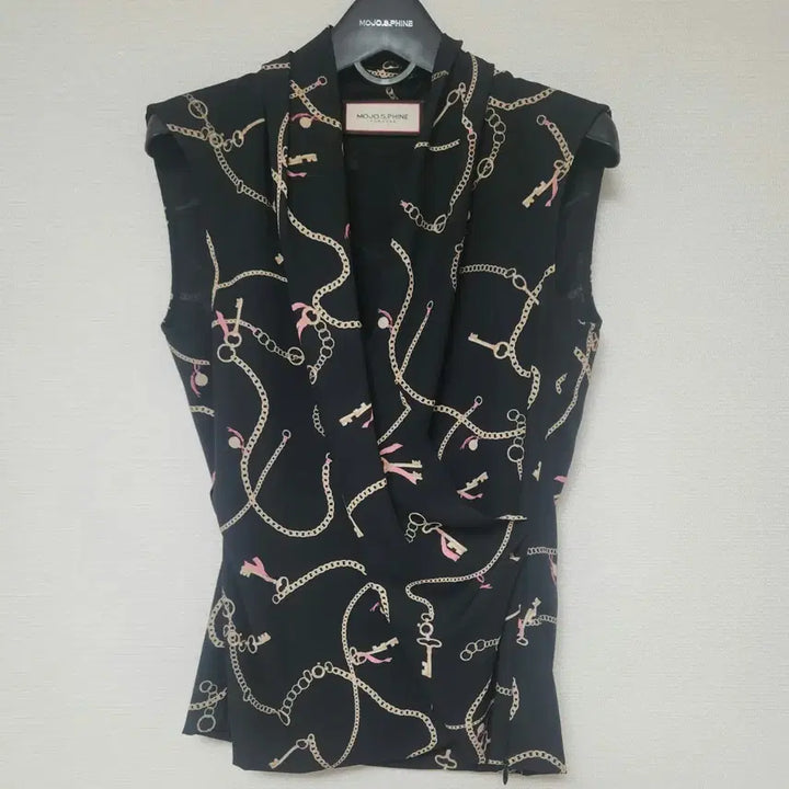 [BUNJANG] MOJO.S.FINE Chain Pattern Sleeveless Blouse - Size S / [새상품급] 모조에스핀 올드머니 체인패턴 나시 블라우스 55