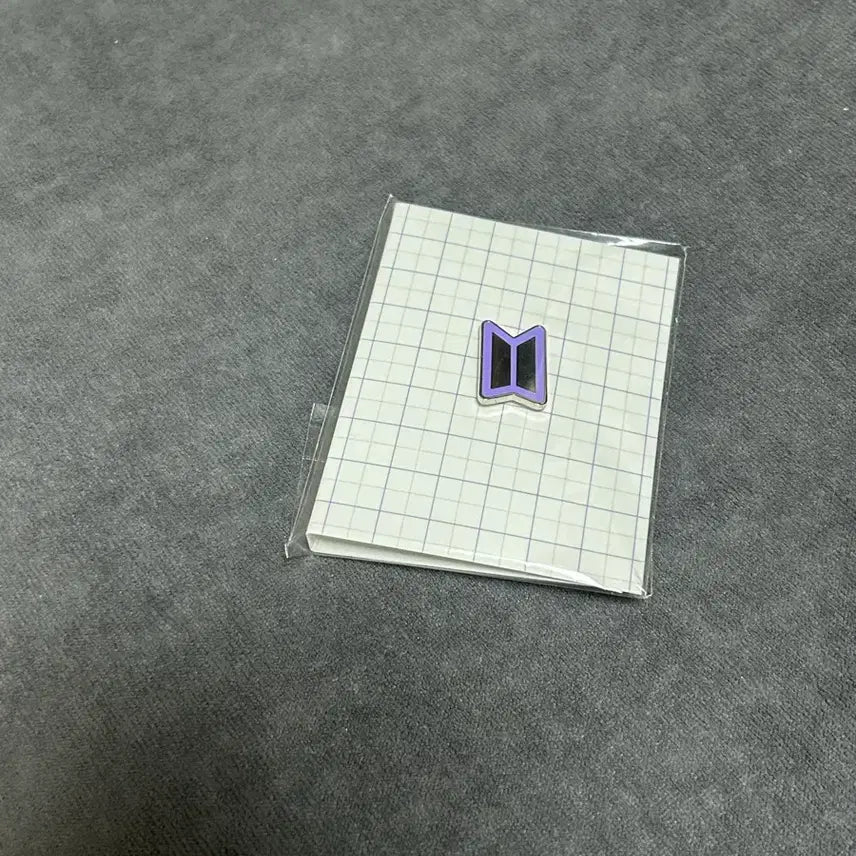 [BUNJANG] BTS Logo Badge / bts logo badge