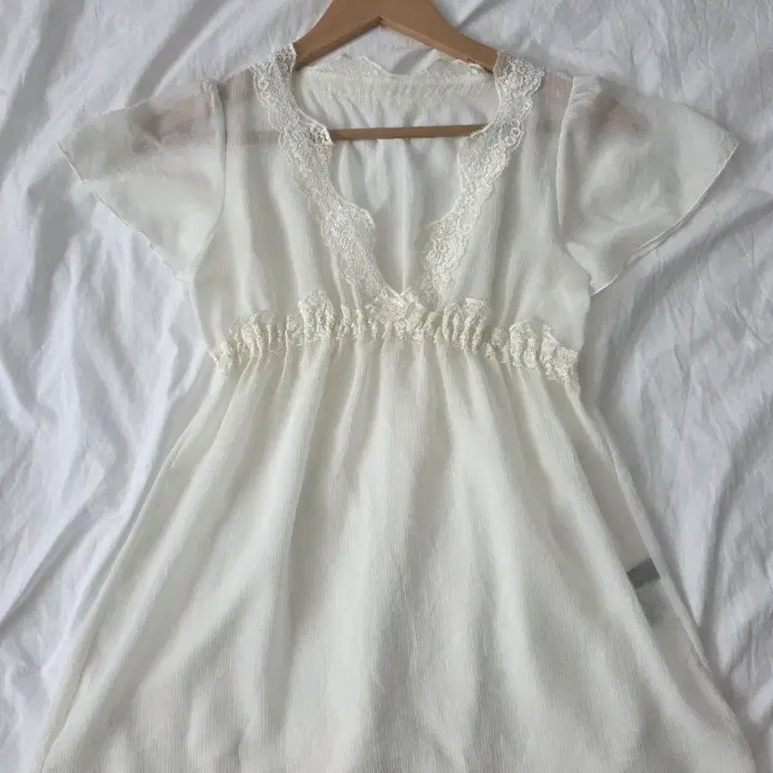 [BUNJANG] Vintage Lace Trim Blouse / 빈티지 블라우스