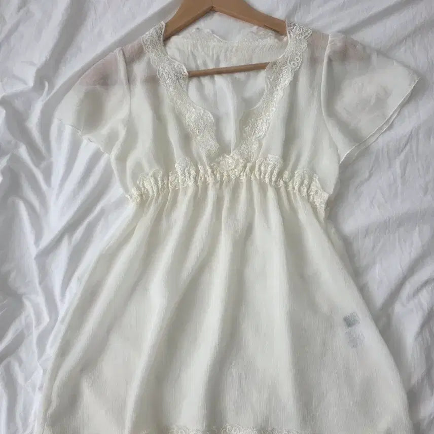 [BUNJANG] Vintage Lace Trim Blouse / 빈티지 블라우스
