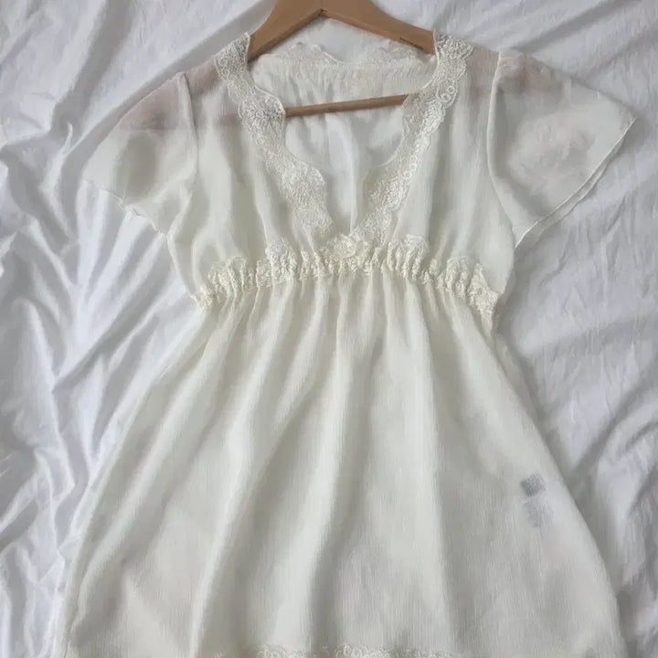 [BUNJANG] Vintage Lace Trim Blouse / 빈티지 블라우스