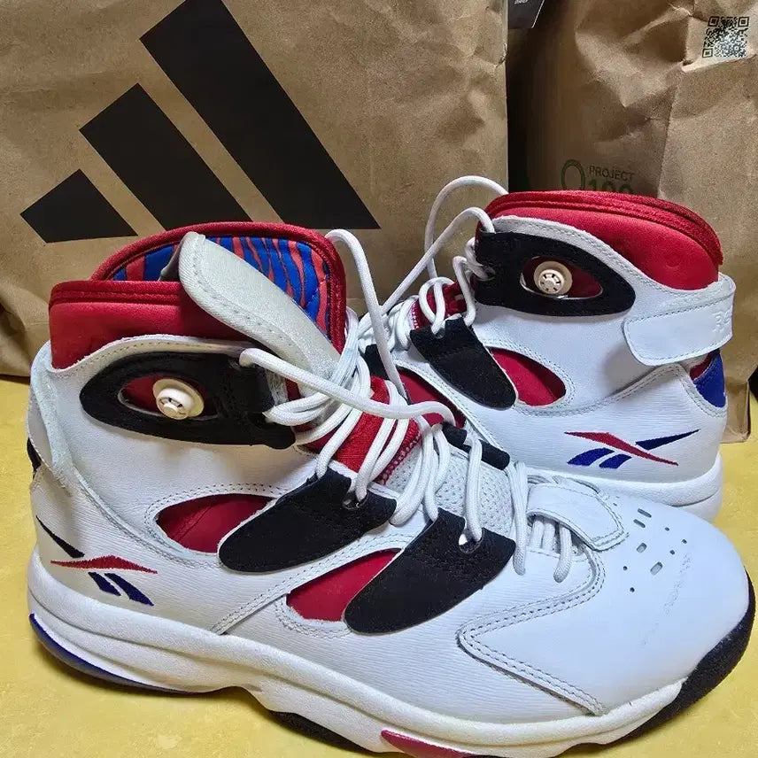 [BUNJANG] Reebok Basketball Shoes White Red Black / 리복 농구화 화이트 레드 블랙