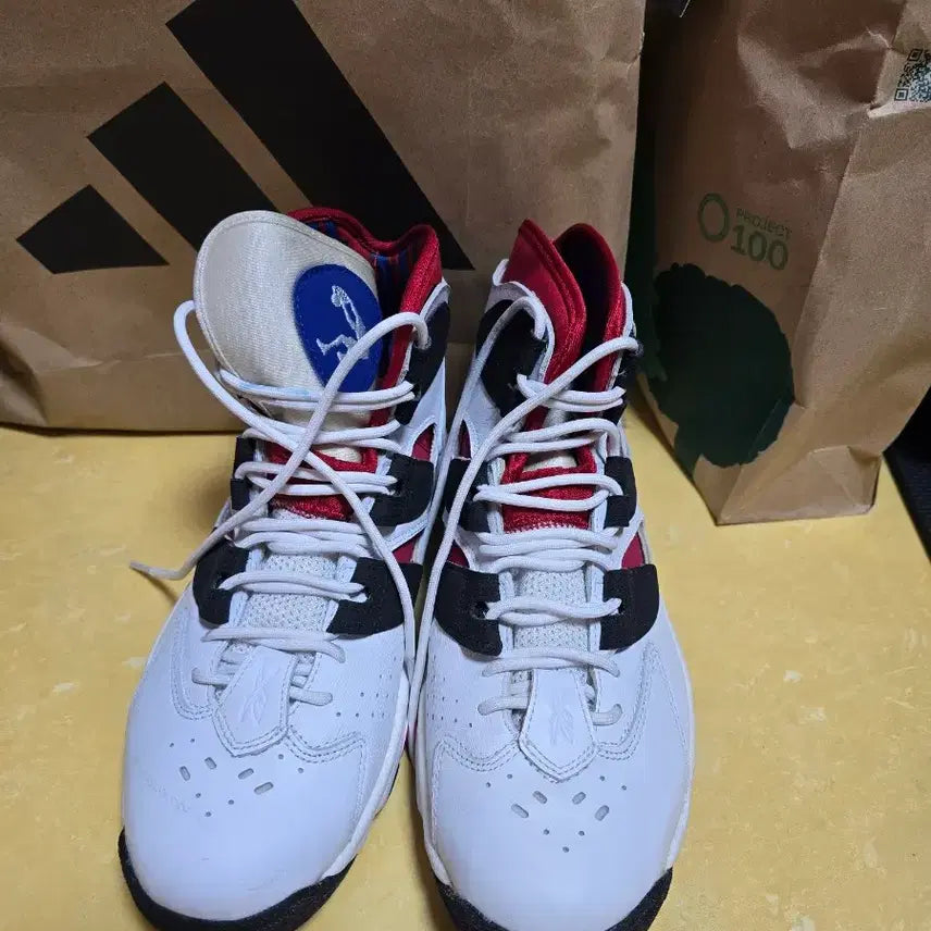 [BUNJANG] Reebok Basketball Shoes White Red Black / 리복 농구화 화이트 레드 블랙