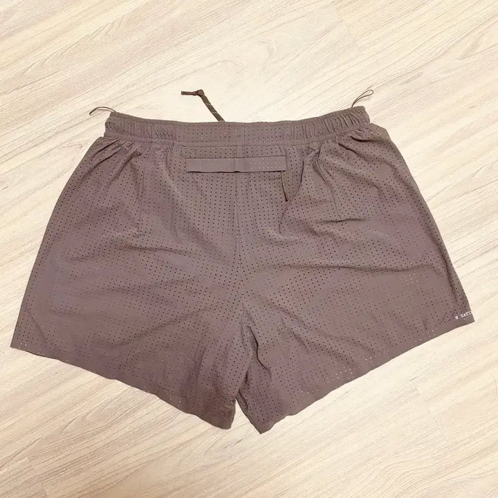 [BUNJANG] Satisfy Space 0.5 Inch Taupe Shorts / 새티스파이(satisfy) space 0 5인치 반바지