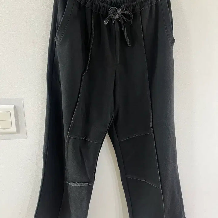 [BUNJANG] Matinkim Cut-out Pigment Sweatpants Grey / 마뗑킴 컷아웃 피그먼트 스웨트 팬츠 그레이