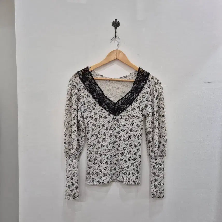 [BUNJANG] Floral Lace Long Sleeve Blouse / 플라워 레이스 긴팔 블라우스