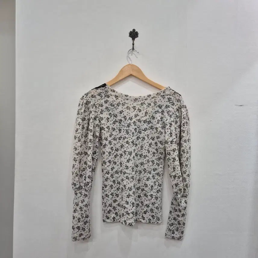 [BUNJANG] Floral Lace Long Sleeve Blouse / 플라워 레이스 긴팔 블라우스