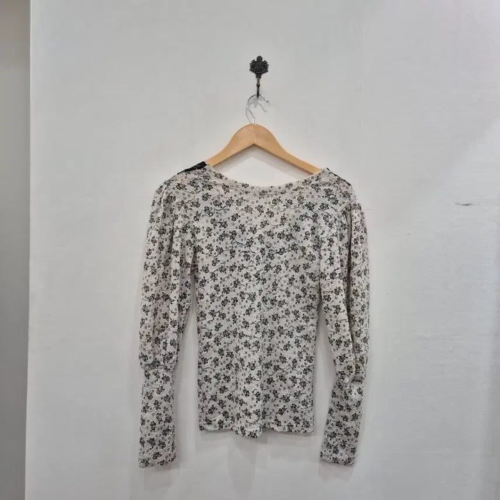 [BUNJANG] Floral Lace Long Sleeve Blouse / 플라워 레이스 긴팔 블라우스