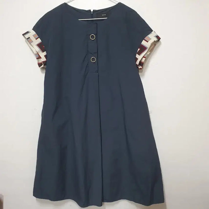 [BUNJANG] Satin Color-Block Short-Sleeve Two-Pocket Midi Dress / 사틴 배색 반팔 양포켓원피스