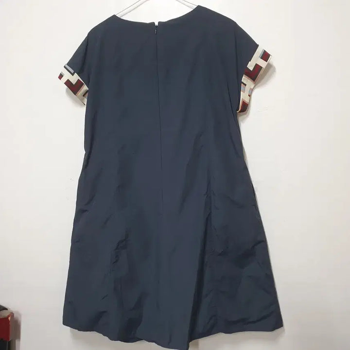 [BUNJANG] Satin Color-Block Short-Sleeve Two-Pocket Midi Dress / 사틴 배색 반팔 양포켓원피스