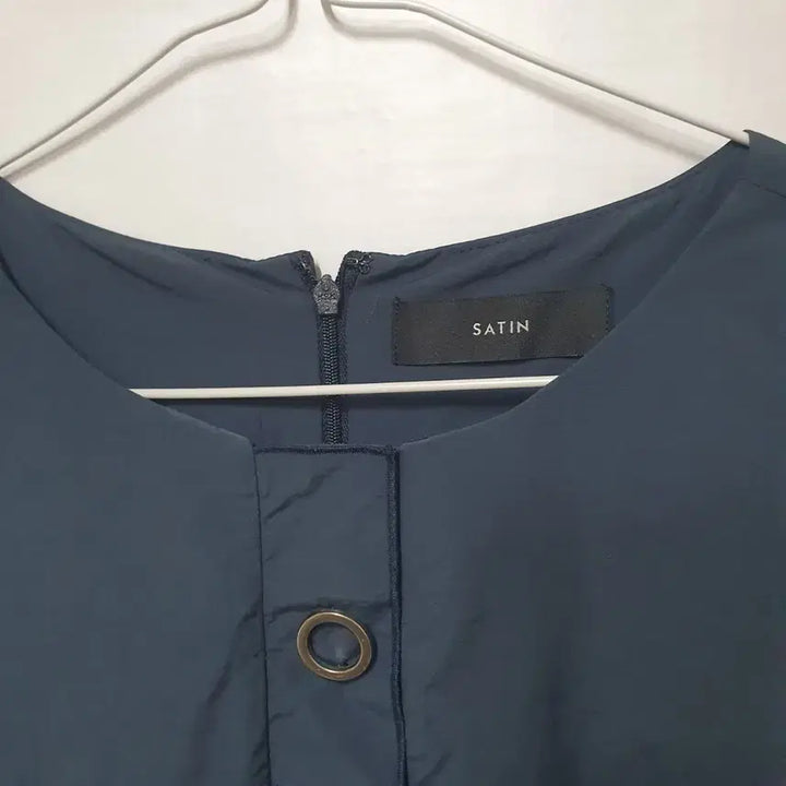 [BUNJANG] Satin Color-Block Short-Sleeve Two-Pocket Midi Dress / 사틴 배색 반팔 양포켓원피스