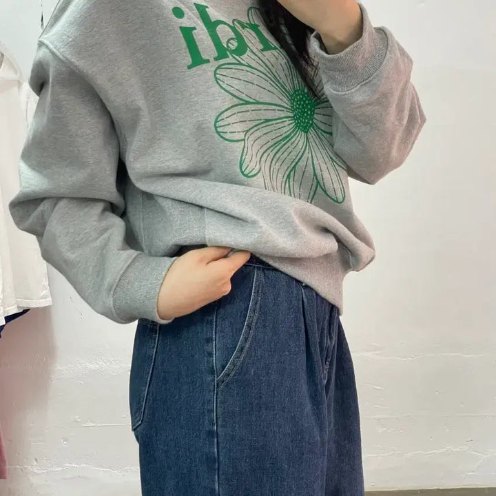 [BUNJANG] Mardi Mercredi Gray Floral Sweatshirt / 마르디메크르디 회색 꽃무늬 맨투맨 티셔츠