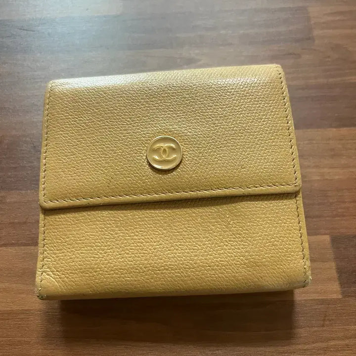 [BUNJANG] Chanel Beige GHW CC Logo Vintage Compact 3-Fold Flap Wallet / 샤넬 베이지 GHW CC 로고 빈티지 컴팩트 3단 플랩 지갑