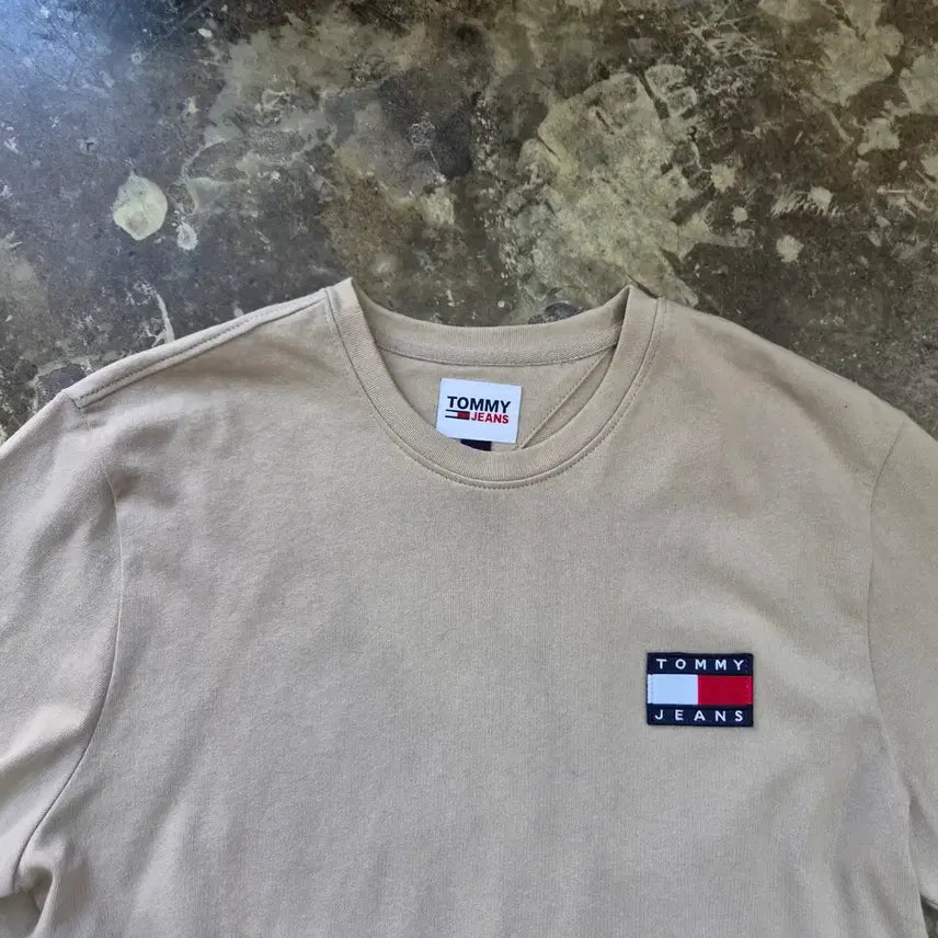 [BUNJANG] Tommy Hilfiger Flag Big Logo Short Sleeve T-Shirt (Beige, M) / M) 타미 힐피거 플래그 빅로고 반팔티 반팔티셔츠
