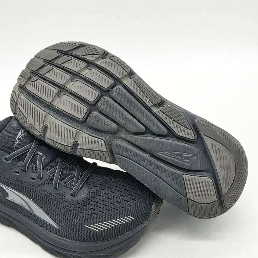 [BUNJANG] Altra Via Olympus Black Running Shoes (UK 7.5 / 265mm) / 알트라 비아 올림퍼스 블랙 (UK 7.5)