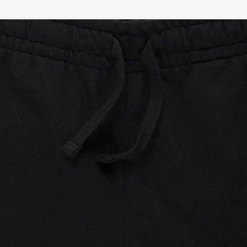 [BUNJANG] New Balance Essentials Small Logo Black Shorts / 뉴발란스 에센셜 스몰로고 블랙 반바지
