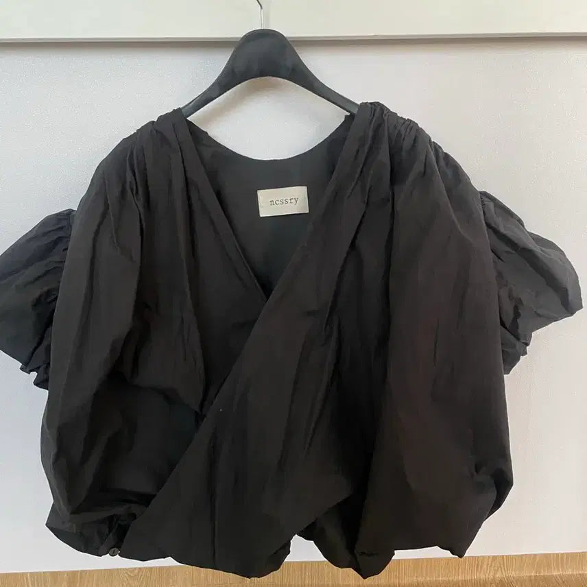 [BUNJANG] Necessary Balloon Blouse / 네세서리 벌룬 블라우스