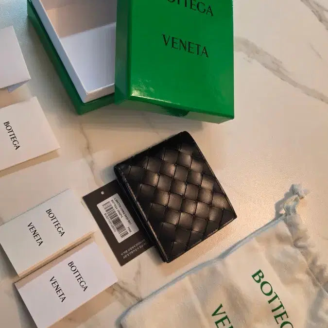 [BUNJANG] Bottega Veneta Intrecciato Bi-fold Wallet (NFC Chip Version) / 신품급 보테가베네타 인트레치아토 남자 반지갑(내장칩버젼)