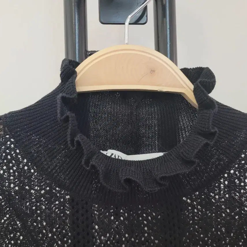 [BUNJANG] ZARA Black Sheer Ruffle Neck Lace Knit Top Size M / 자라ZARA 블랙 시스루 러플넥 레이스 니트 M사이즈