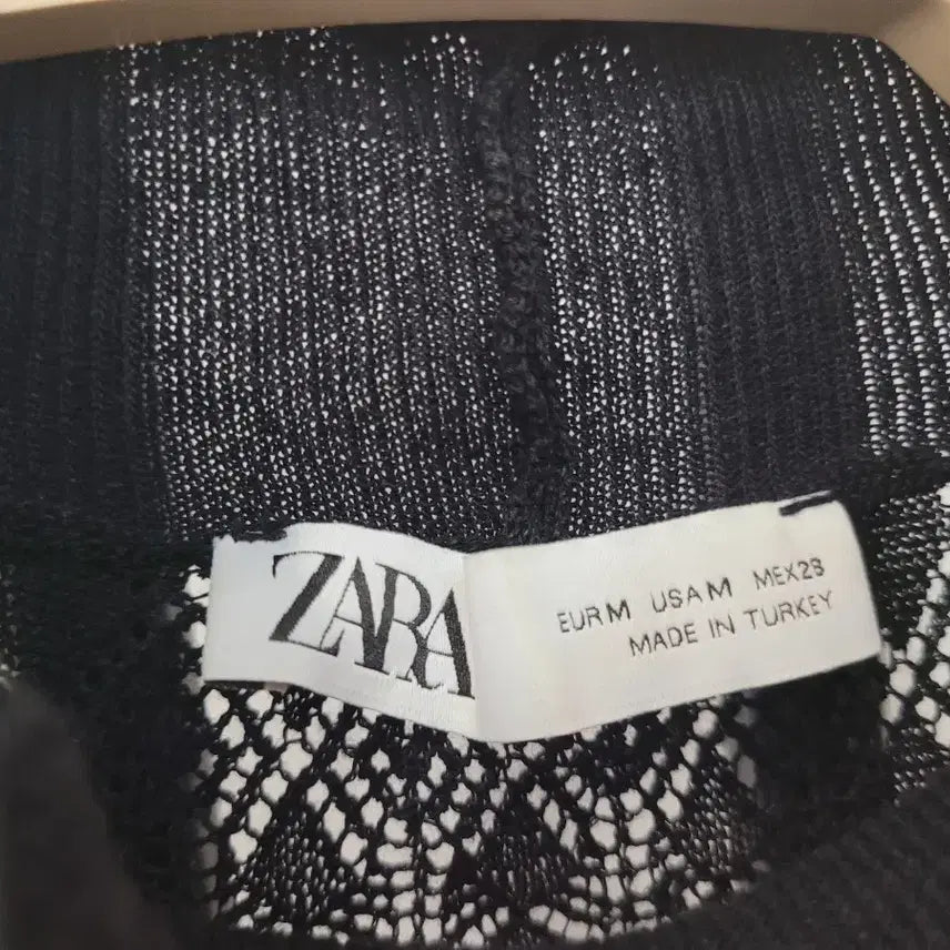 [BUNJANG] ZARA Black Sheer Ruffle Neck Lace Knit Top Size M / 자라ZARA 블랙 시스루 러플넥 레이스 니트 M사이즈