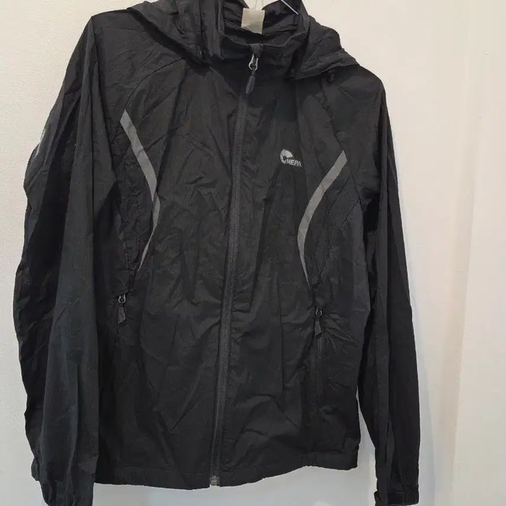 [BUNJANG] NEPA Black Windbreaker Hooded Jacket / 네파 블랙 바람막이 후드 자켓