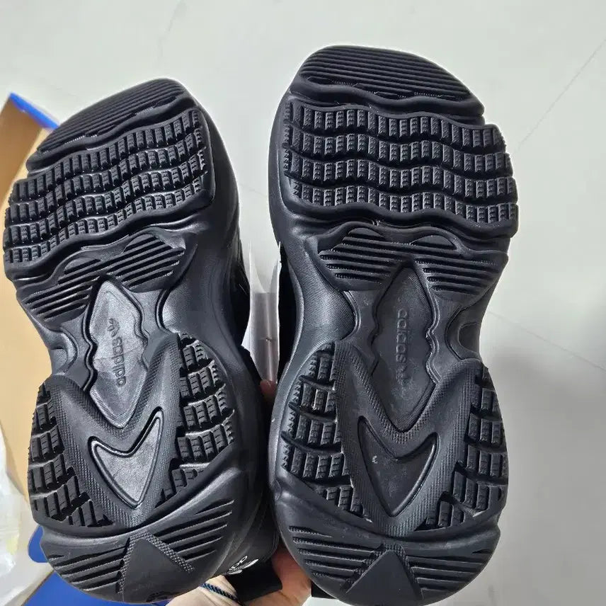 [BUNJANG] Adidas Ozgaia IG6045 Black 240mm Sneakers / 아디다스 오즈가이아 블랙 240