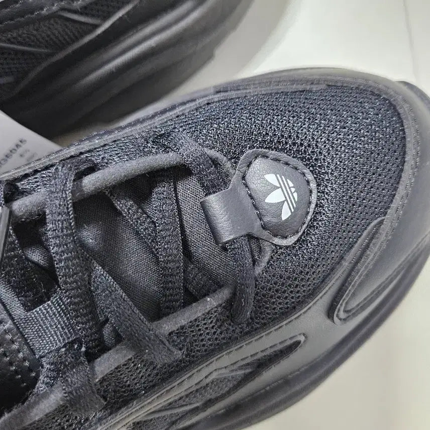 [BUNJANG] Adidas Ozgaia IG6045 Black 240mm Sneakers / 아디다스 오즈가이아 블랙 240
