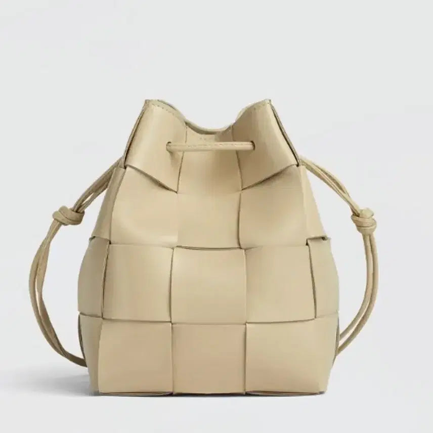 [BUNJANG] Bottega Veneta Cassette Small Bucket Bag Beige / 보테가베네타 카세트 스몰 버킷백 베이지