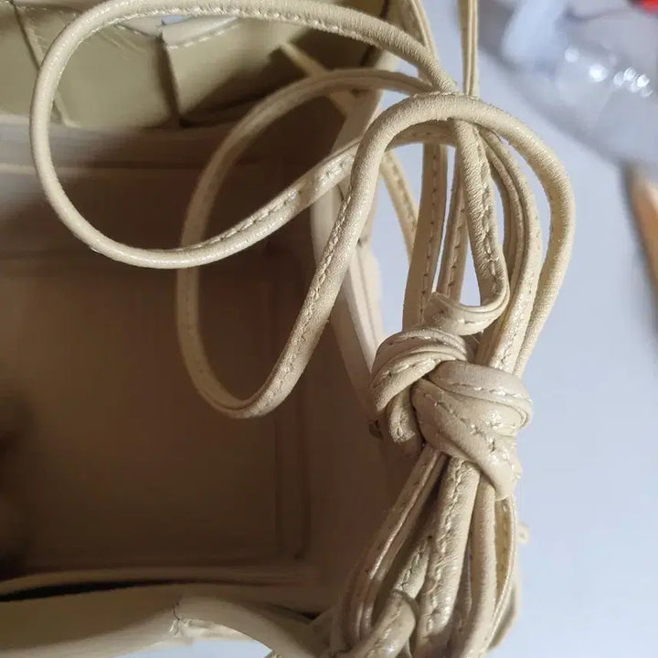 [BUNJANG] Bottega Veneta Cassette Small Bucket Bag Beige / 보테가베네타 카세트 스몰 버킷백 베이지