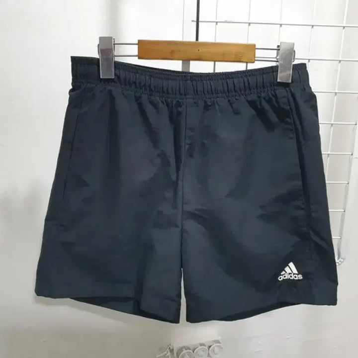 [BUNJANG] Adidas Training Shorts (Woman Size 160) / 아디다스 트레이닝반바지 (WOMAN 160)