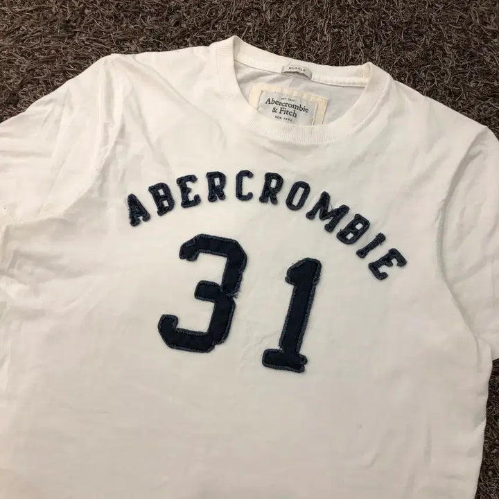 [BUNJANG] Abercrombie White Short Sleeve T-Shirt L / L 아베크롬비 화이트 반팔 티셔츠