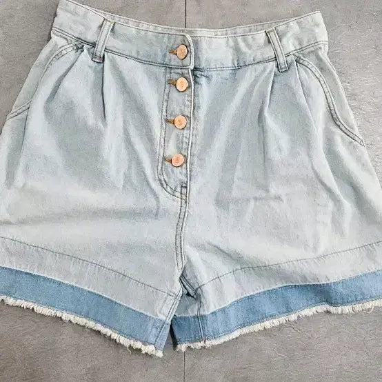 [BUNJANG] Lucky Chouette Light Wash Denim Shorts / 럭키슈에뜨 연청 데님 반바지