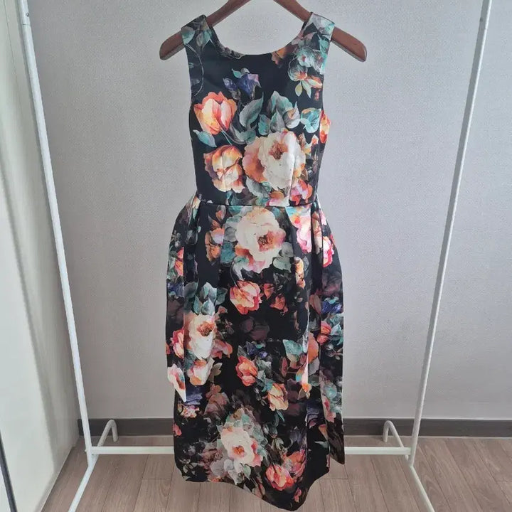 [BUNJANG] Closer London Flower Pattern Black Dress UK 12 / (택달린새상품)closer london 플라워 패턴 블랙 원피스