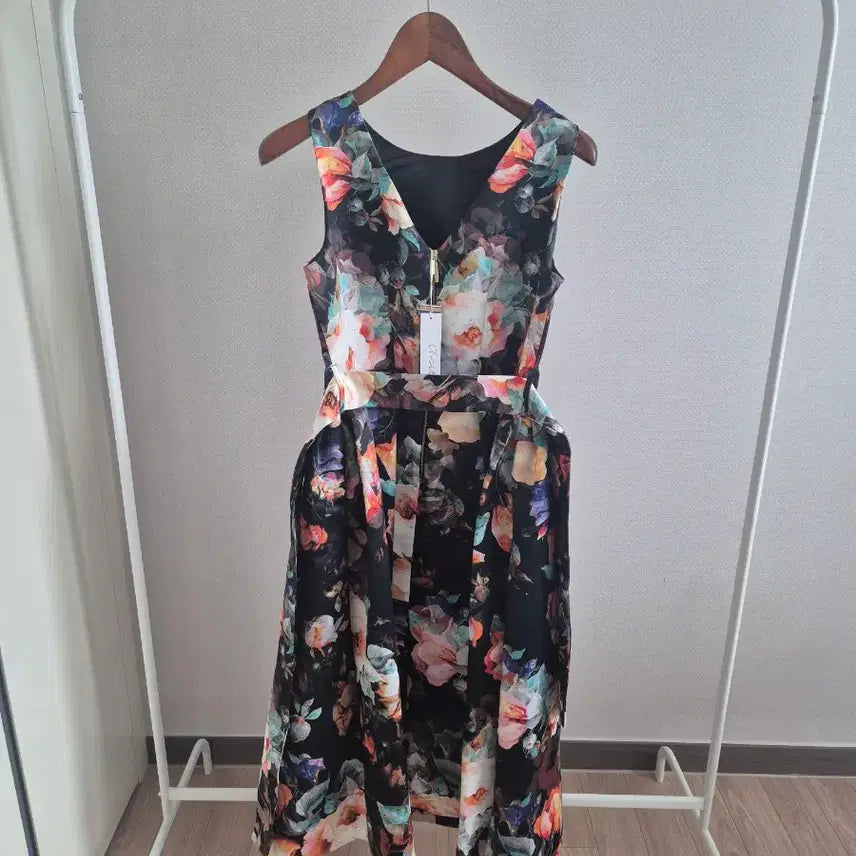 [BUNJANG] Closer London Flower Pattern Black Dress UK 12 / (택달린새상품)closer london 플라워 패턴 블랙 원피스