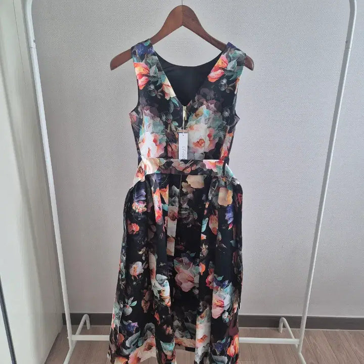 [BUNJANG] Closer London Flower Pattern Black Dress UK 12 / (택달린새상품)closer london 플라워 패턴 블랙 원피스