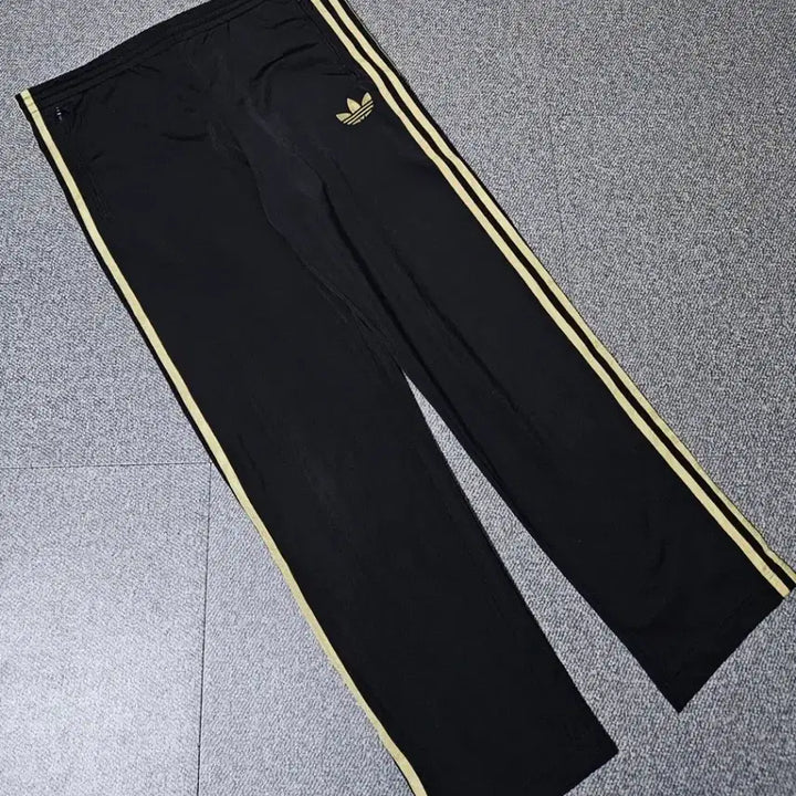 [BUNJANG] Adidas Firebird Training Pants Black Gold Size 100 / 아디다스 검금 파이어버드 트레이닝바지 판매합니다