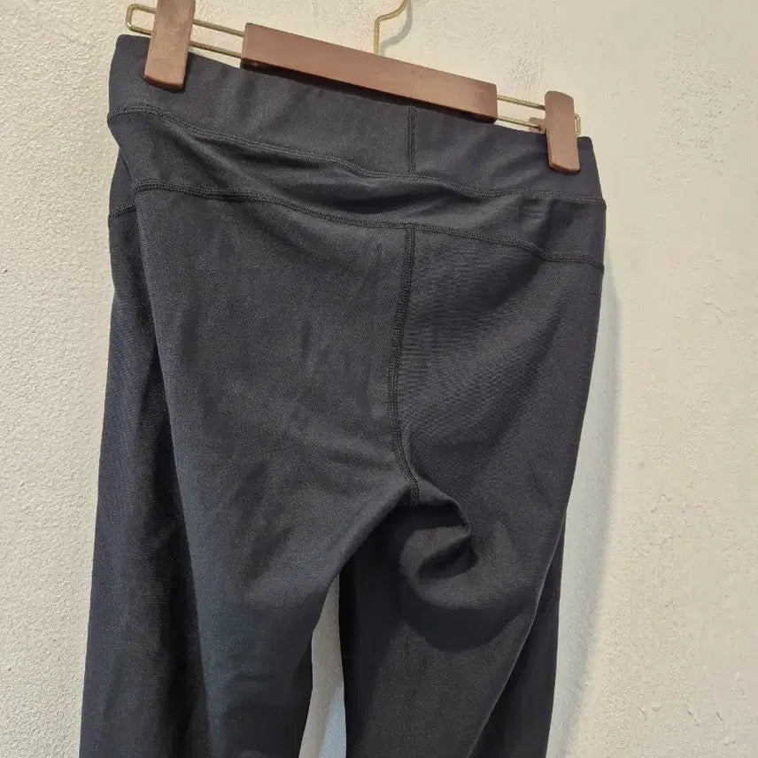 [BUNJANG] Under Armour Black Leggings / 언더아머 블랙 레깅스