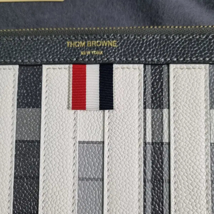 [BUNJANG] Thom Browne Medium Medium Diagonal Stripe Clutch Bag / 백화점판 신상 톰브라운 사선 클러치 가방 미듐