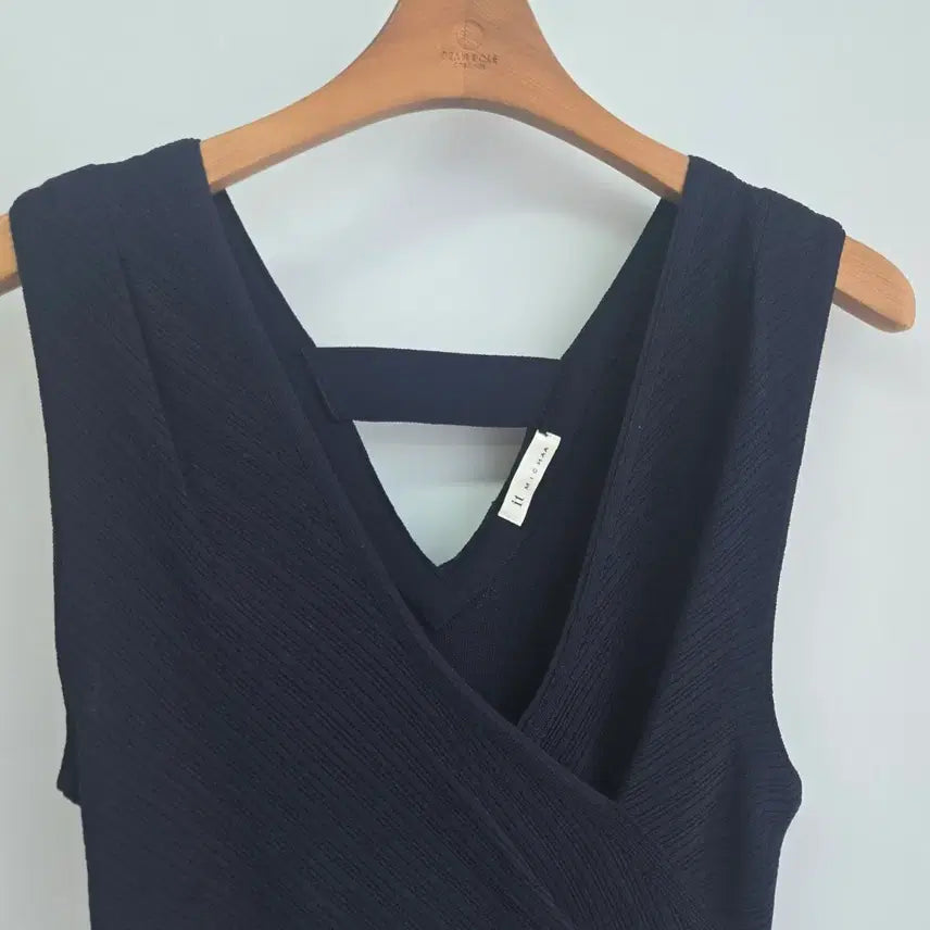 [BUNJANG] It Misha Navy Wrap Style Knit Crop Sleeveless Top XS / 0324 잇 미샤  네이비랩 스타일 니트 크롭 민소매 탑 XS