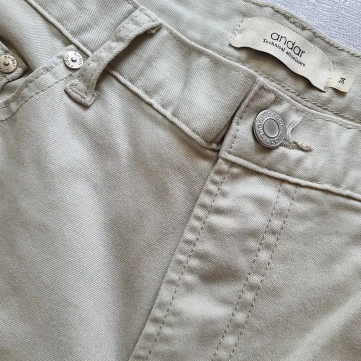 [BUNJANG] Andar Air Denim Slim Tapered Fit Jeans - Cream/Ivory (Size 34) / 안다르 크림색 청바지 34